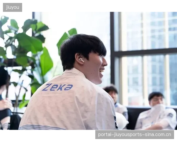 LCK春季赛中单秀翻盘全场起立鼓掌——一位中单的逆袭之夜与品牌新契机
